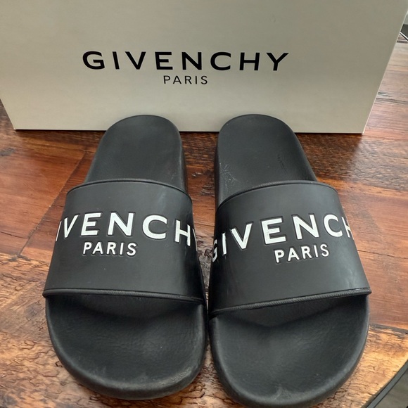 Givenchy Black slides - Picture 1 of 7